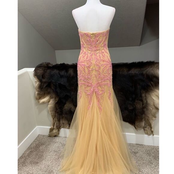 Elegant Strapless Embroidered Floral Lace & beading Fishtail Gown with Shawl - Picture 4 of 16